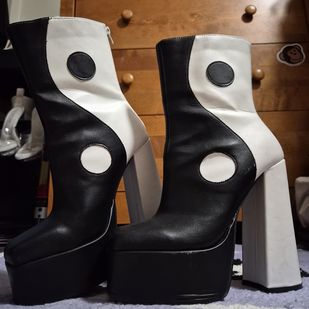 Daisy Street Black and White Platform Yin Yang Boots US Women's Size 8